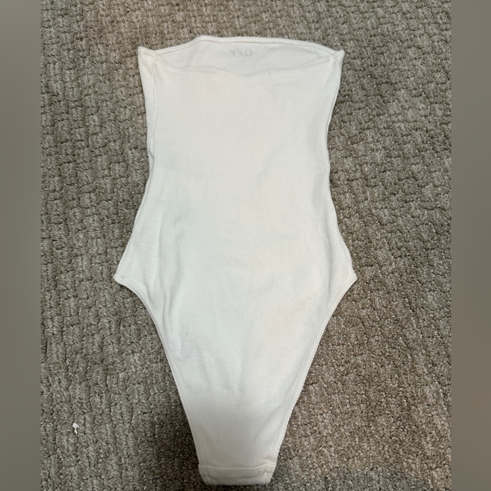 Off-White Ribbed Strapless Bodysuit - image 7